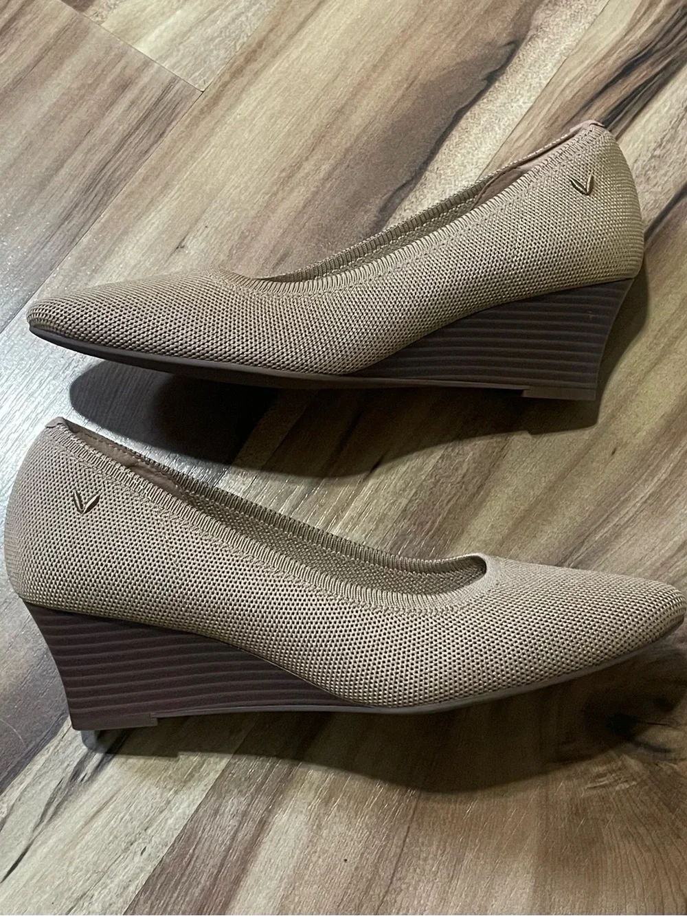 Vivaia Round Toe Wedge Pumps Tan Knit Sustainable Comfort Shoes Womens 39.5/8.5